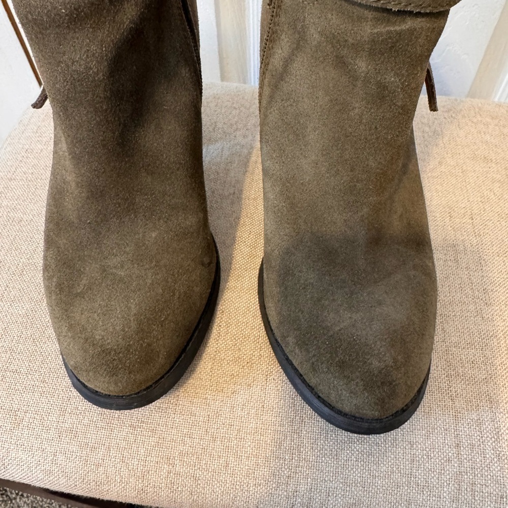 GUESS Women's Army Olive Green Ankle Boots Size 5.5 with Gold Accent Zippers - Picture 5 of 16